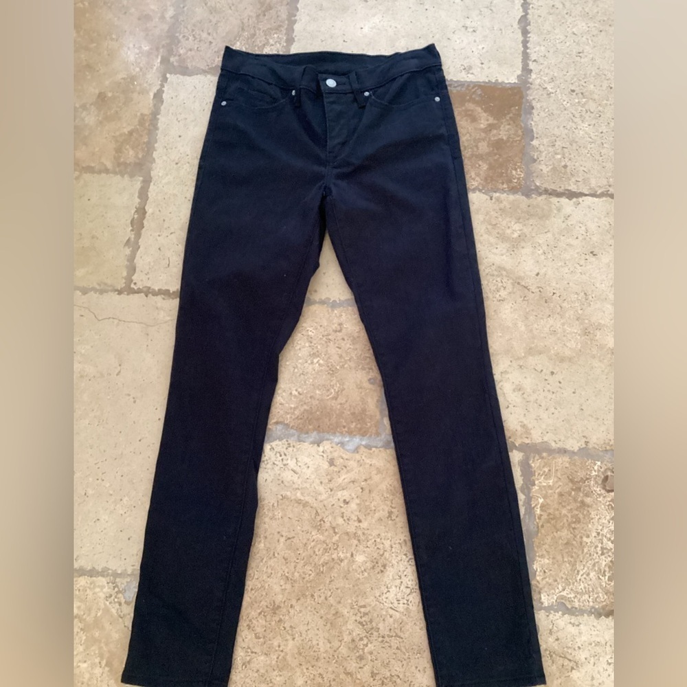 Levi's Black Denim Jeans-Skinny-SZ 28/30
Waist 14”
Inseam 28”
N1